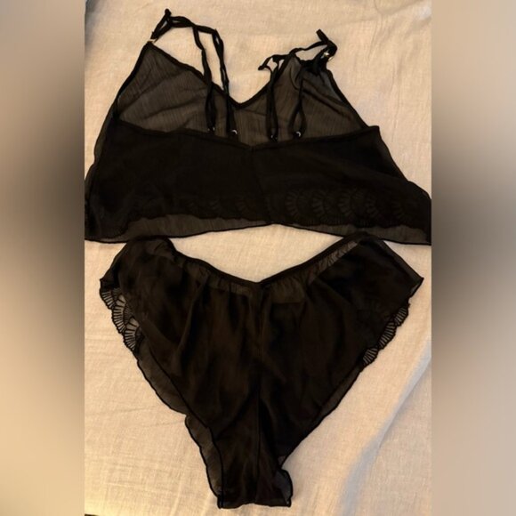 Bluebella Florence Crop Cami and Short Set - Picture 3 of 5